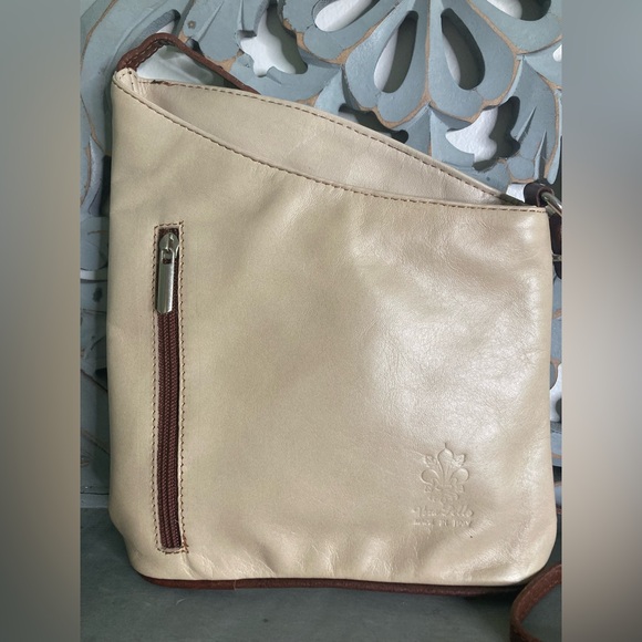 Vera Pelle Leather Asymmetrical Purse - Picture 2 of 12
